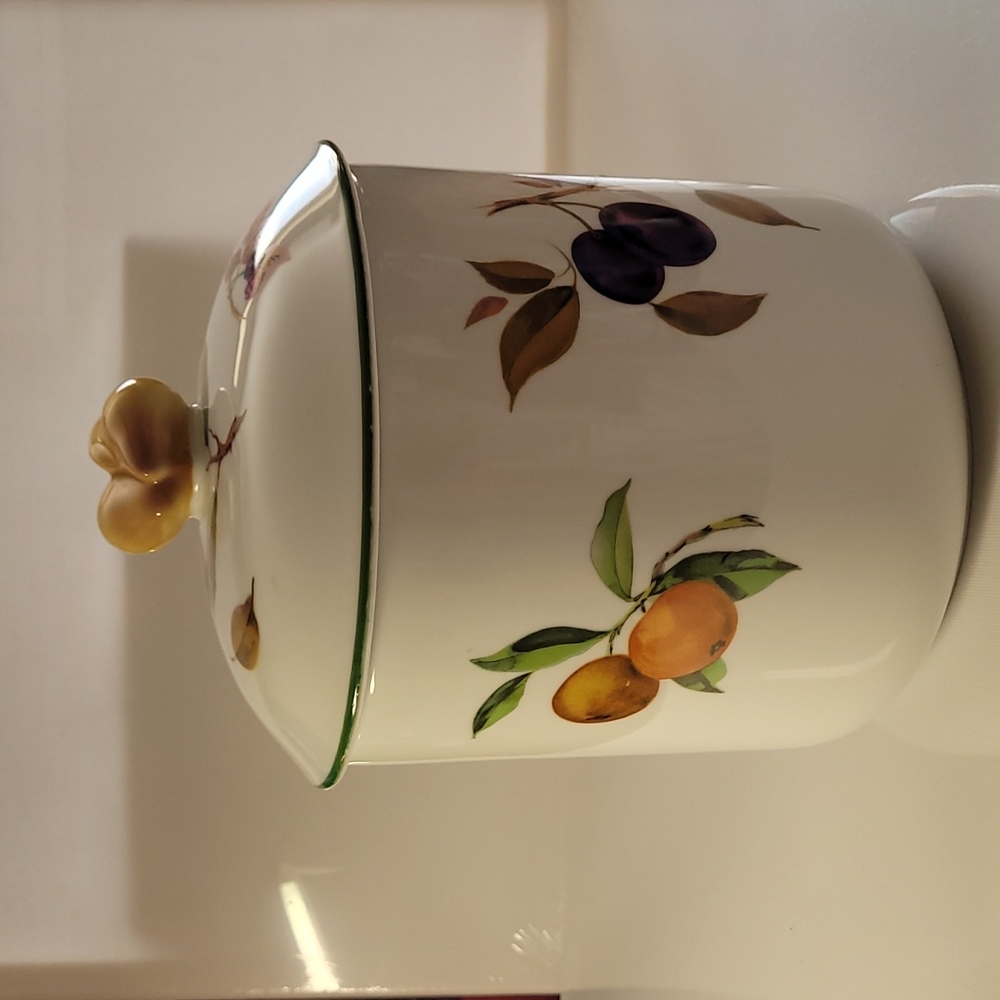 (#1)Royal worcester evesham green trim Canister  large size  10"-7.5"